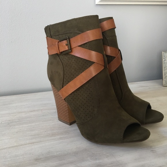 Shoedazzle  booties - Picture 3 of 7